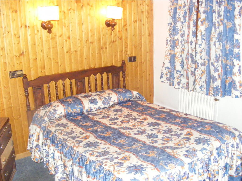 Hotel Europa Les Szoba fotó