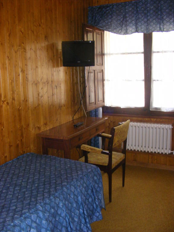 Hotel Europa Les Szoba fotó