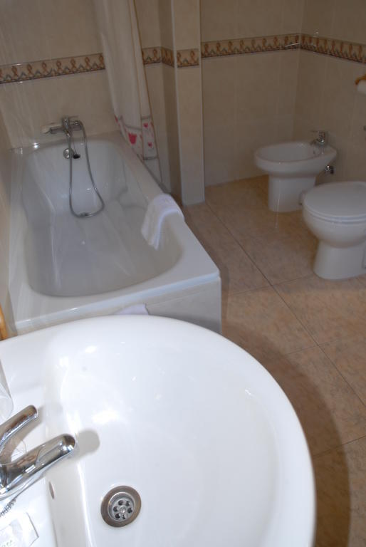 Hotel Europa Les Szoba fotó